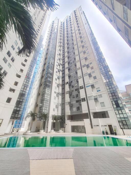 Bgc Taguig Cozy 2 Bedroom Loft, With Stunning Bgc Skyline View! Manila Dış mekan fotoğraf
