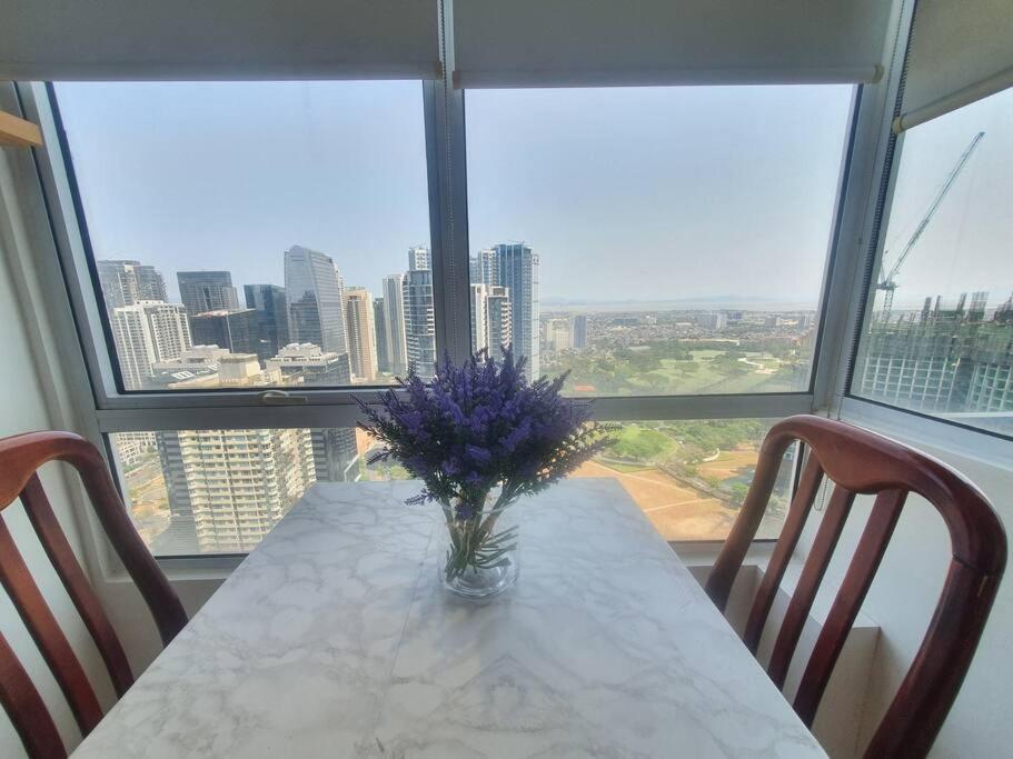 Bgc Taguig Cozy 2 Bedroom Loft, With Stunning Bgc Skyline View! Manila Dış mekan fotoğraf